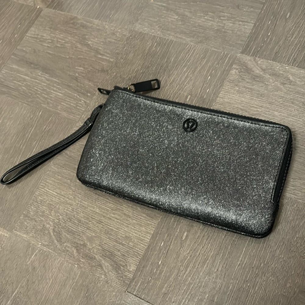 Lululemon wrist bag